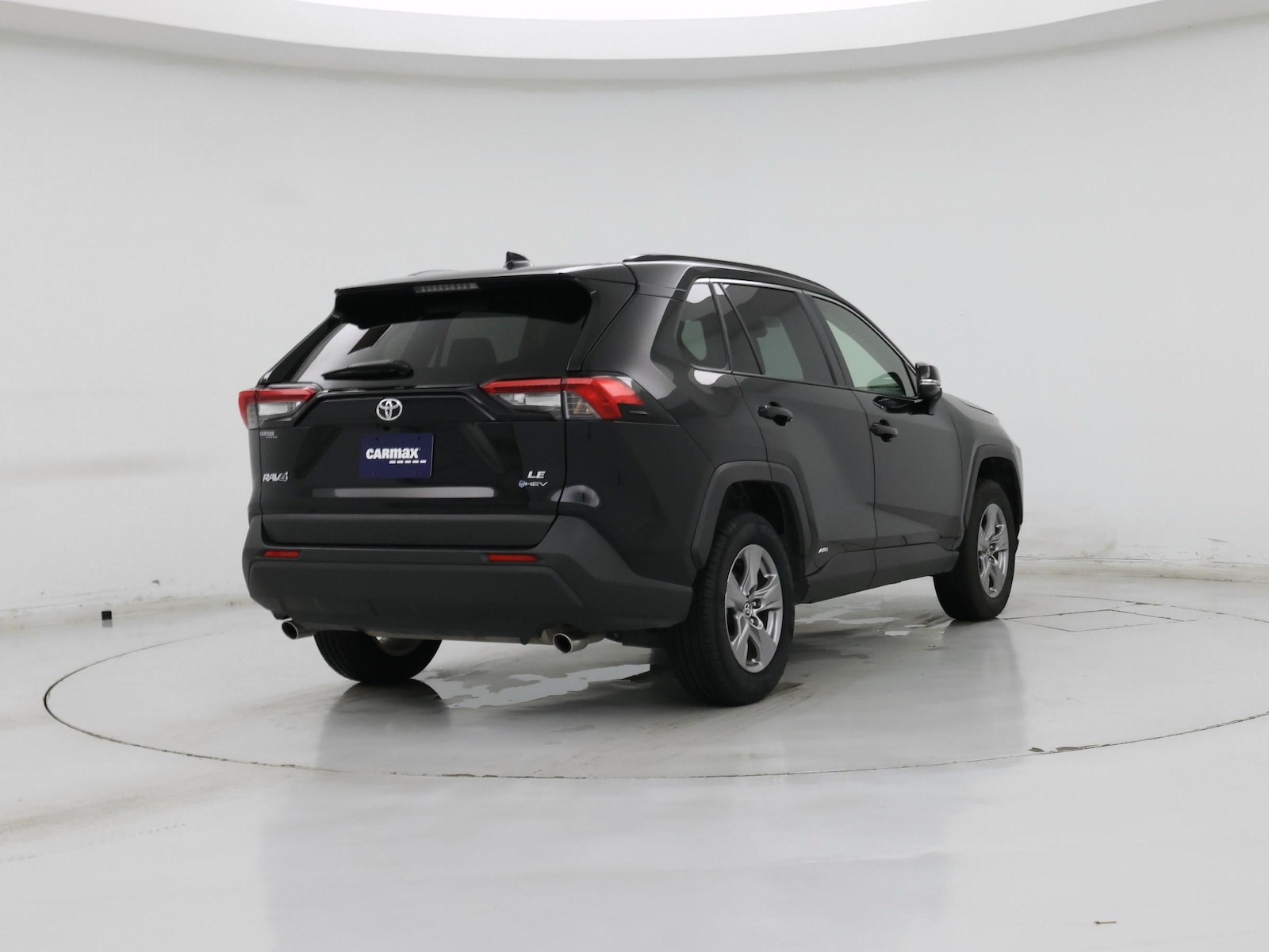 2025 Toyota RAV4 LE - Photo 9