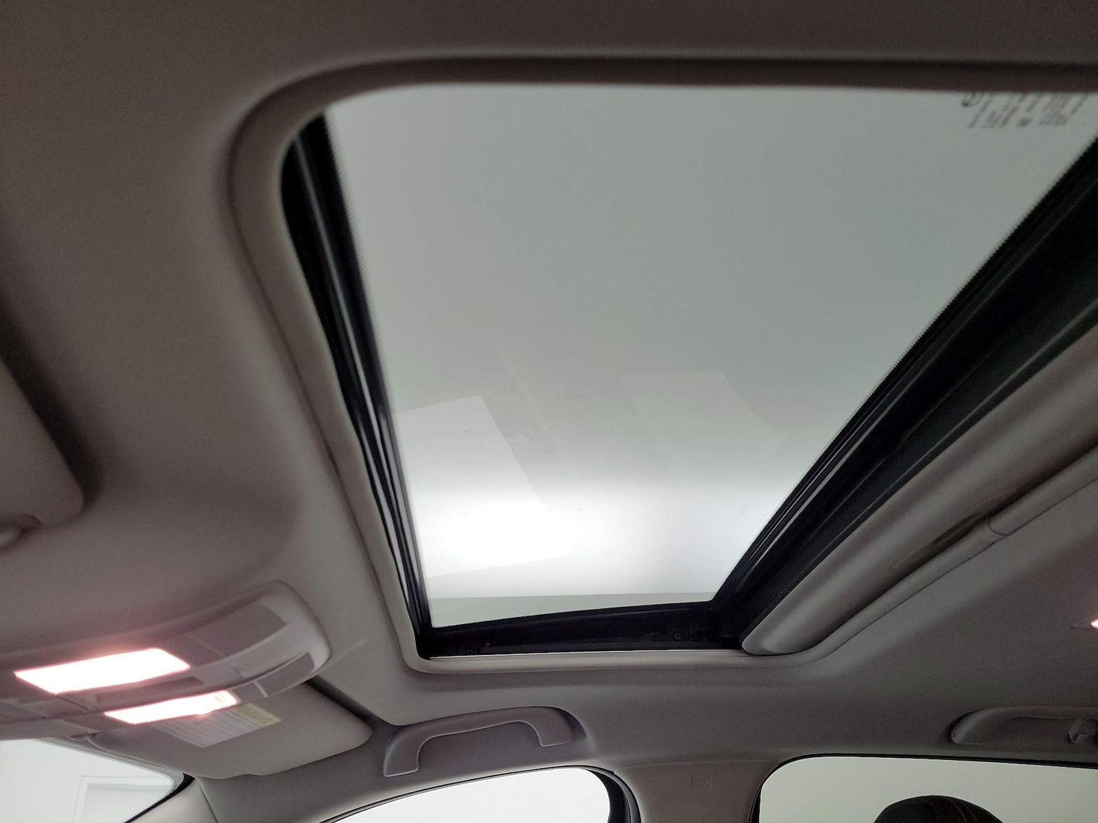 Sunroof(s) & Overhead Airbags