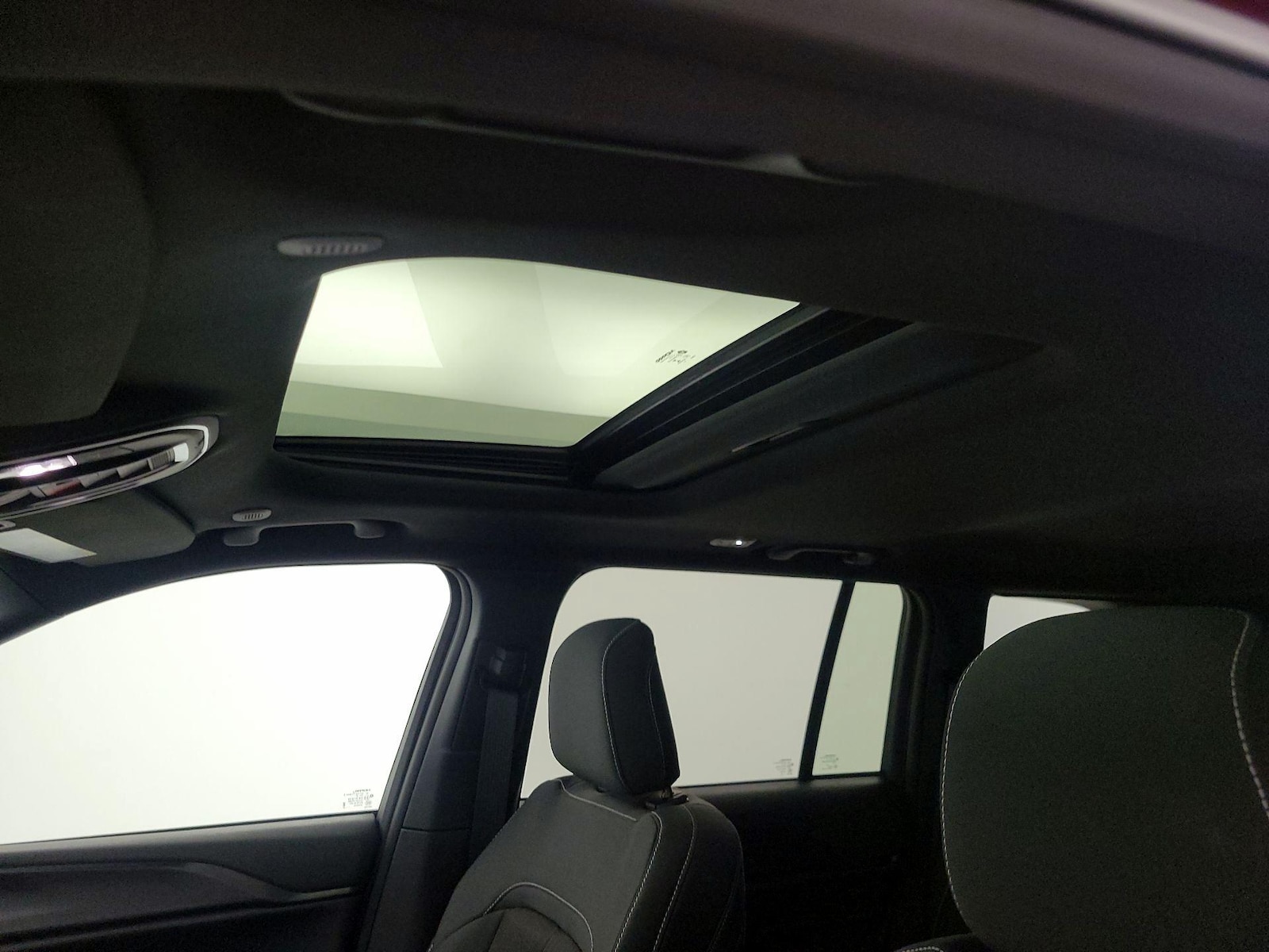 Sunroof(s) & Overhead Airbags