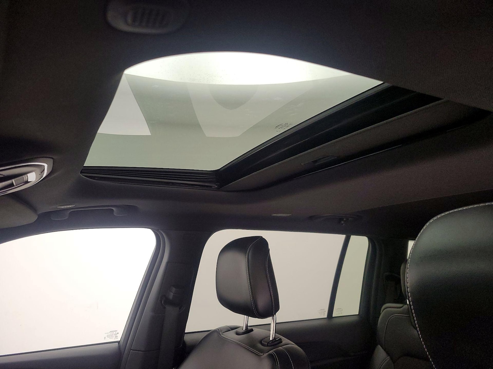 Sunroof(s) & Overhead Airbags