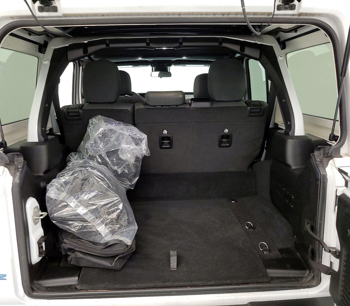 Trunk/Cargo (Seats Up)