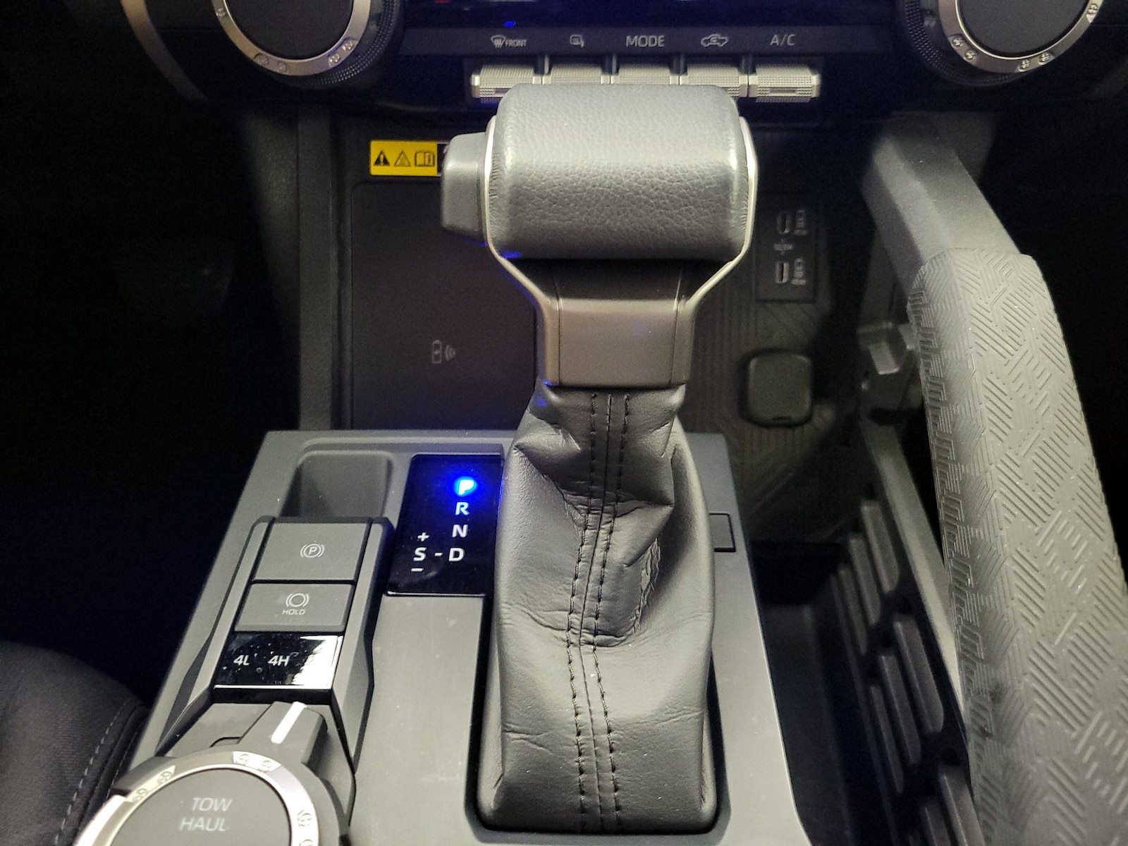 2025 Toyota Tacoma SR5 - Photo 18