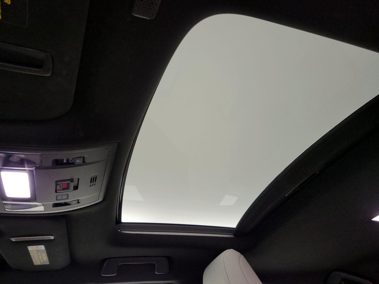Sunroof(s) & Overhead Airbags