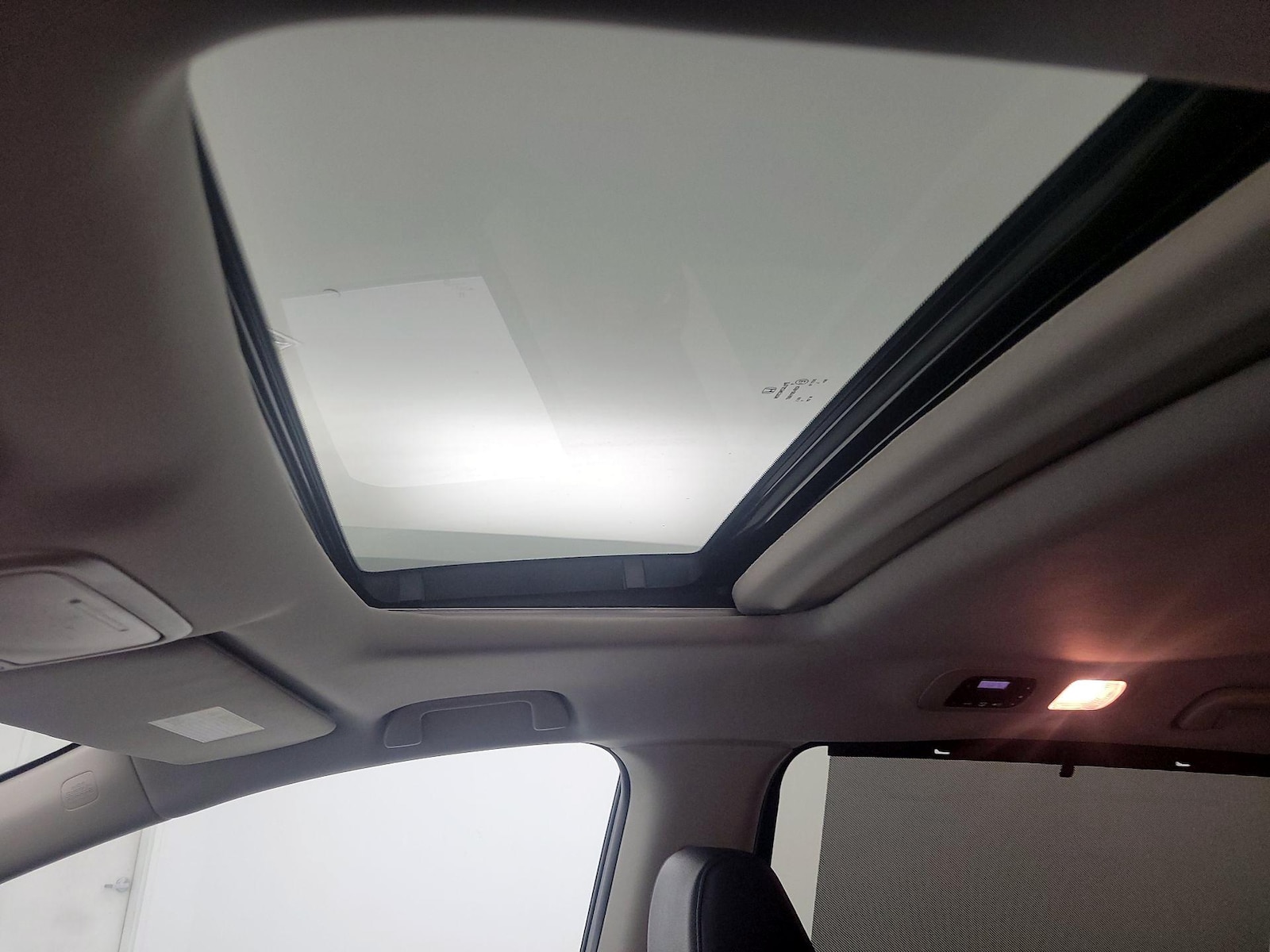 Sunroof(s) & Overhead Airbags