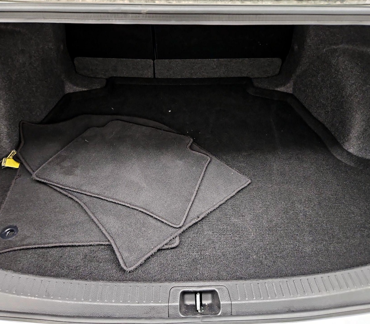 Trunk/Cargo (Seats Up)