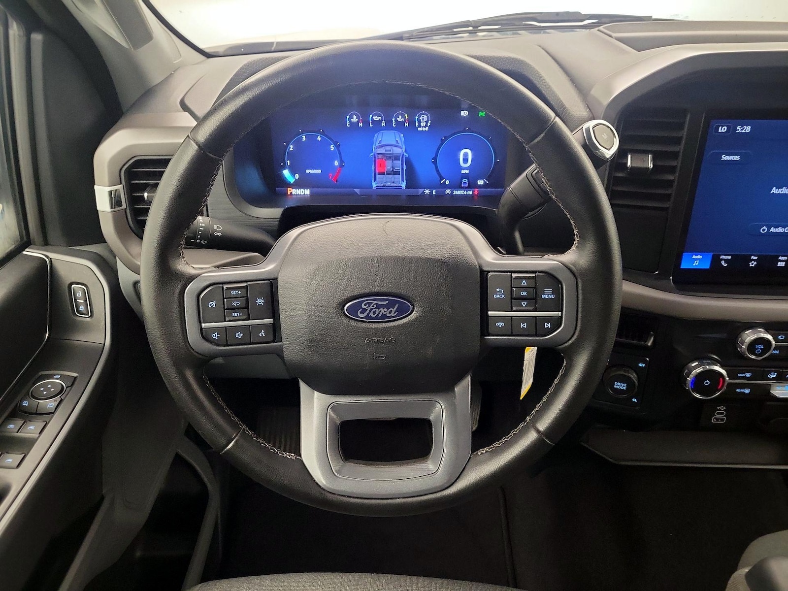 2025 Ford F-150 XLT - Photo 9
