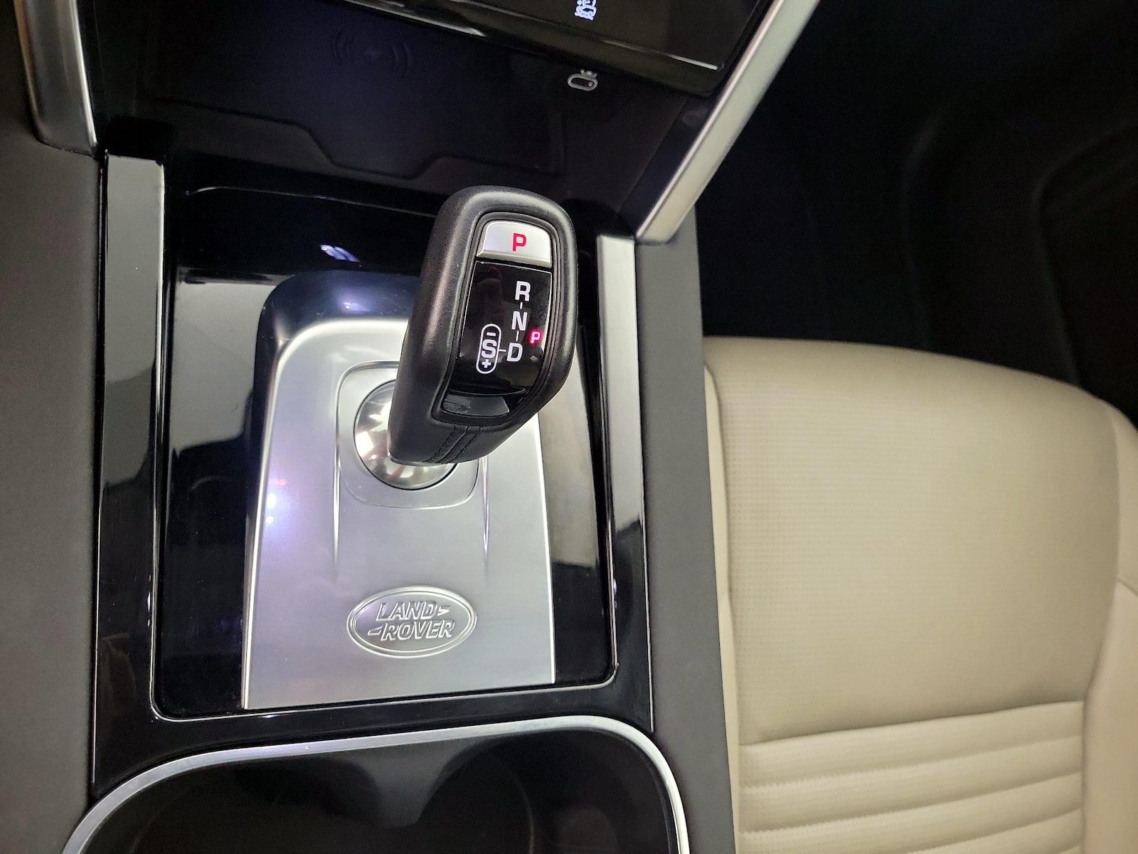 2022 Land Rover Discovery Sport SE - Photo 17