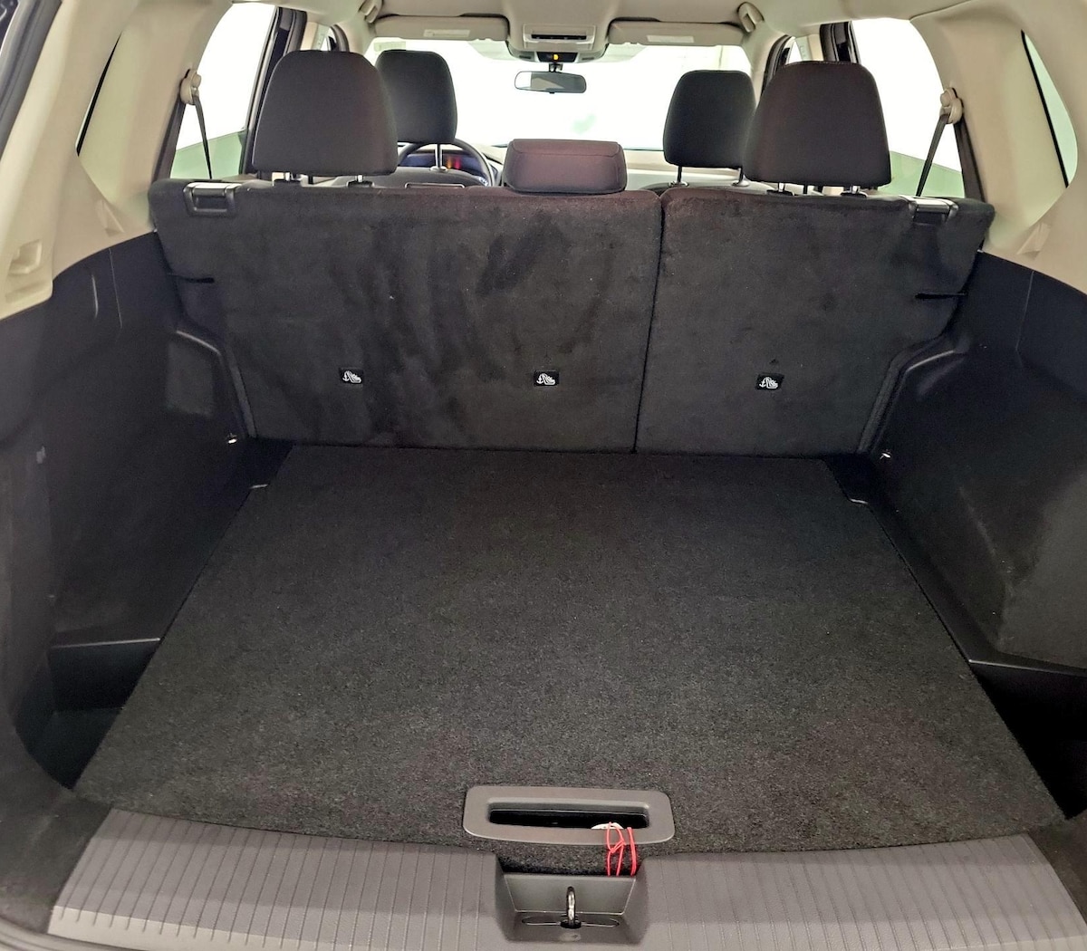 Trunk/Cargo (Seats Up)