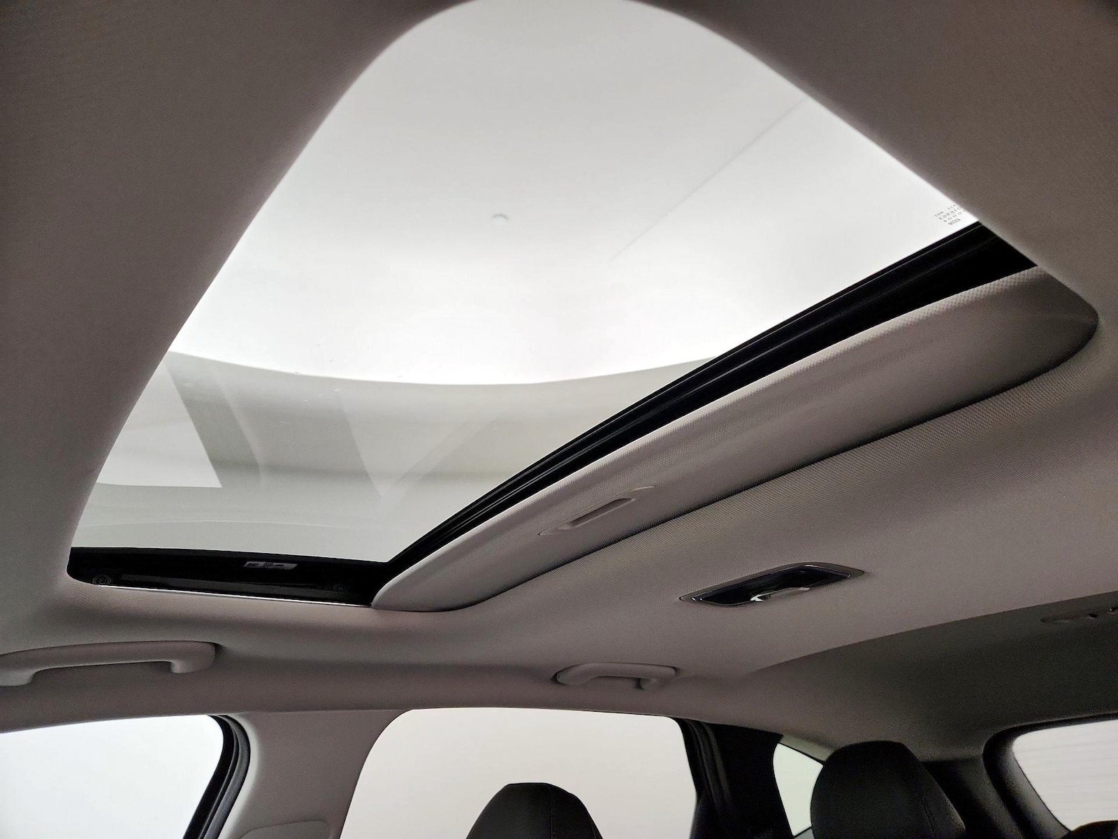 Sunroof(s) & Overhead Airbags