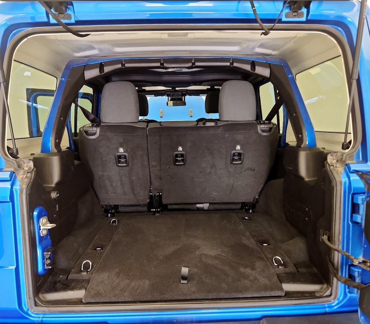 Trunk/Cargo (Seats Up)