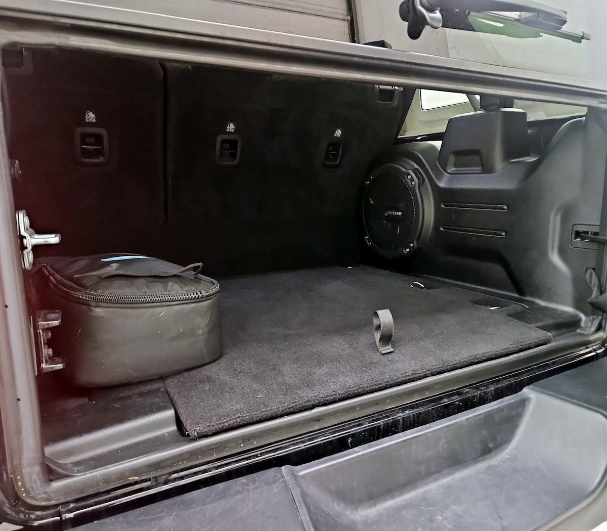 Trunk/Cargo (Seats Up)