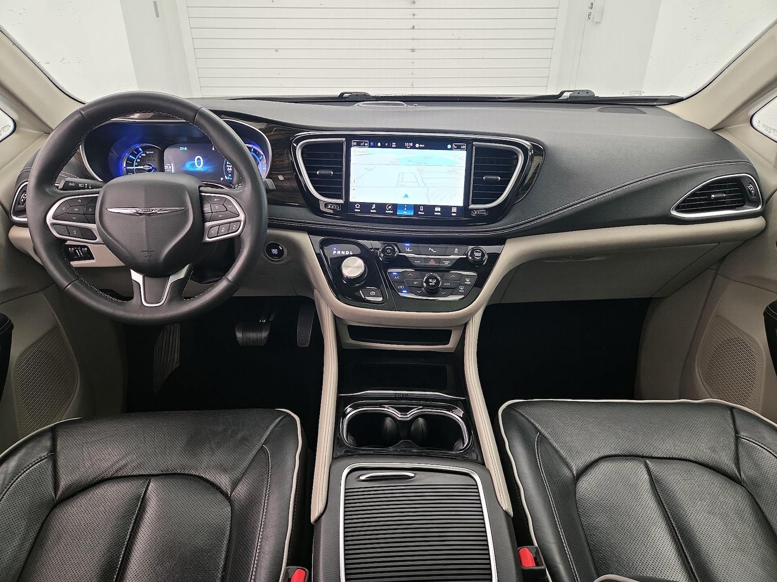 2023 Chrysler Pacifica Hybrid Limited - Photo 10