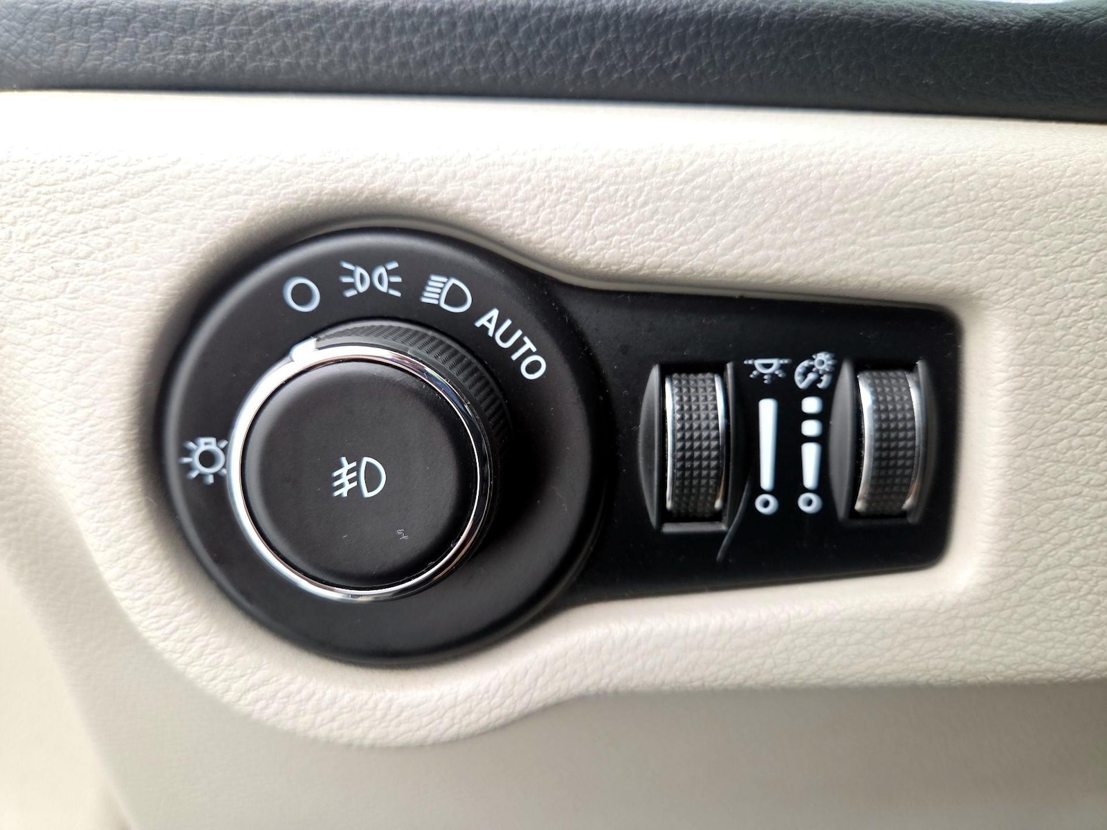 2023 Chrysler Pacifica Hybrid Limited - Photo 14