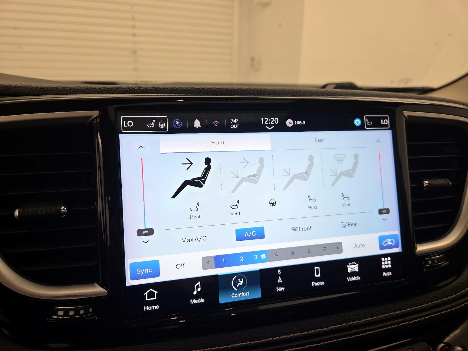 2023 Chrysler Pacifica Hybrid Limited - Photo 18