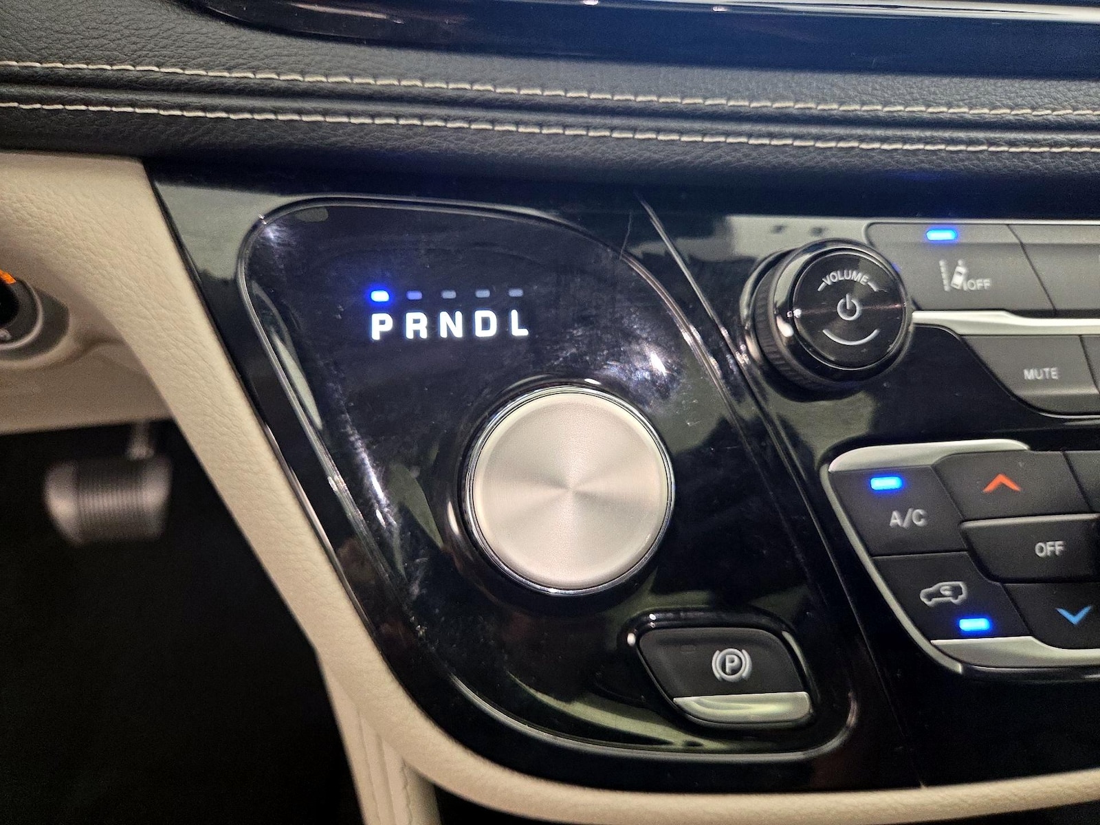2023 Chrysler Pacifica Hybrid Limited - Photo 19