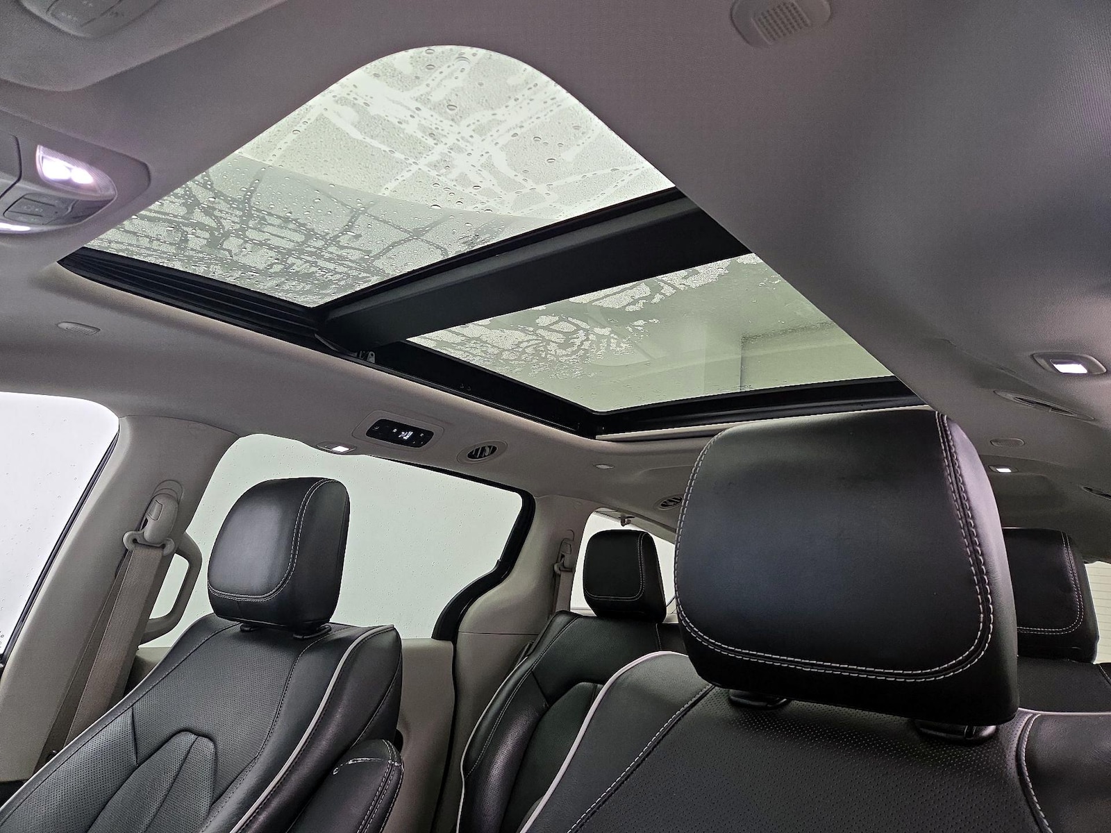 2023 Chrysler Pacifica Hybrid Limited - Photo 21