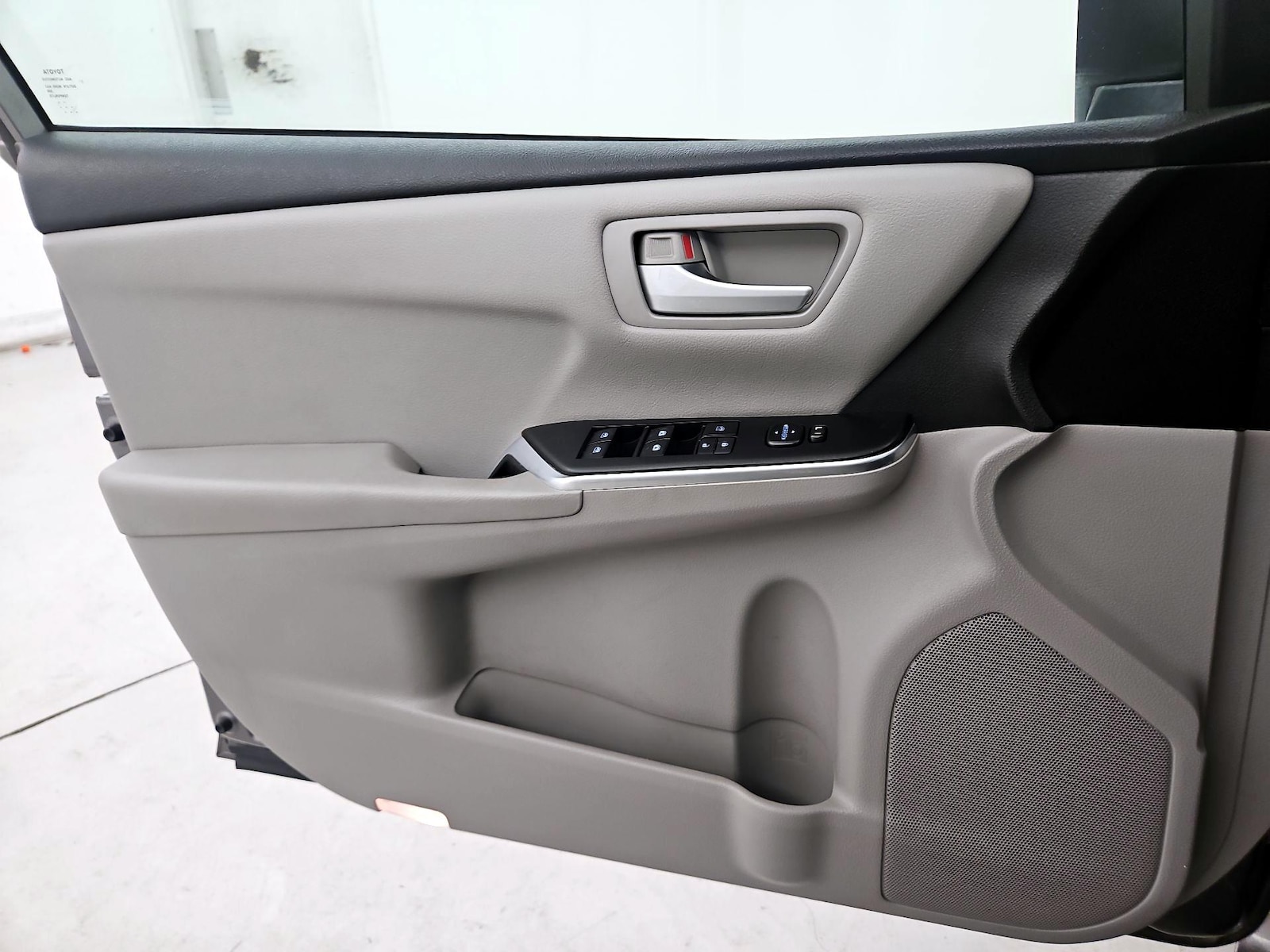 2017 Toyota Camry LE - Photo 13