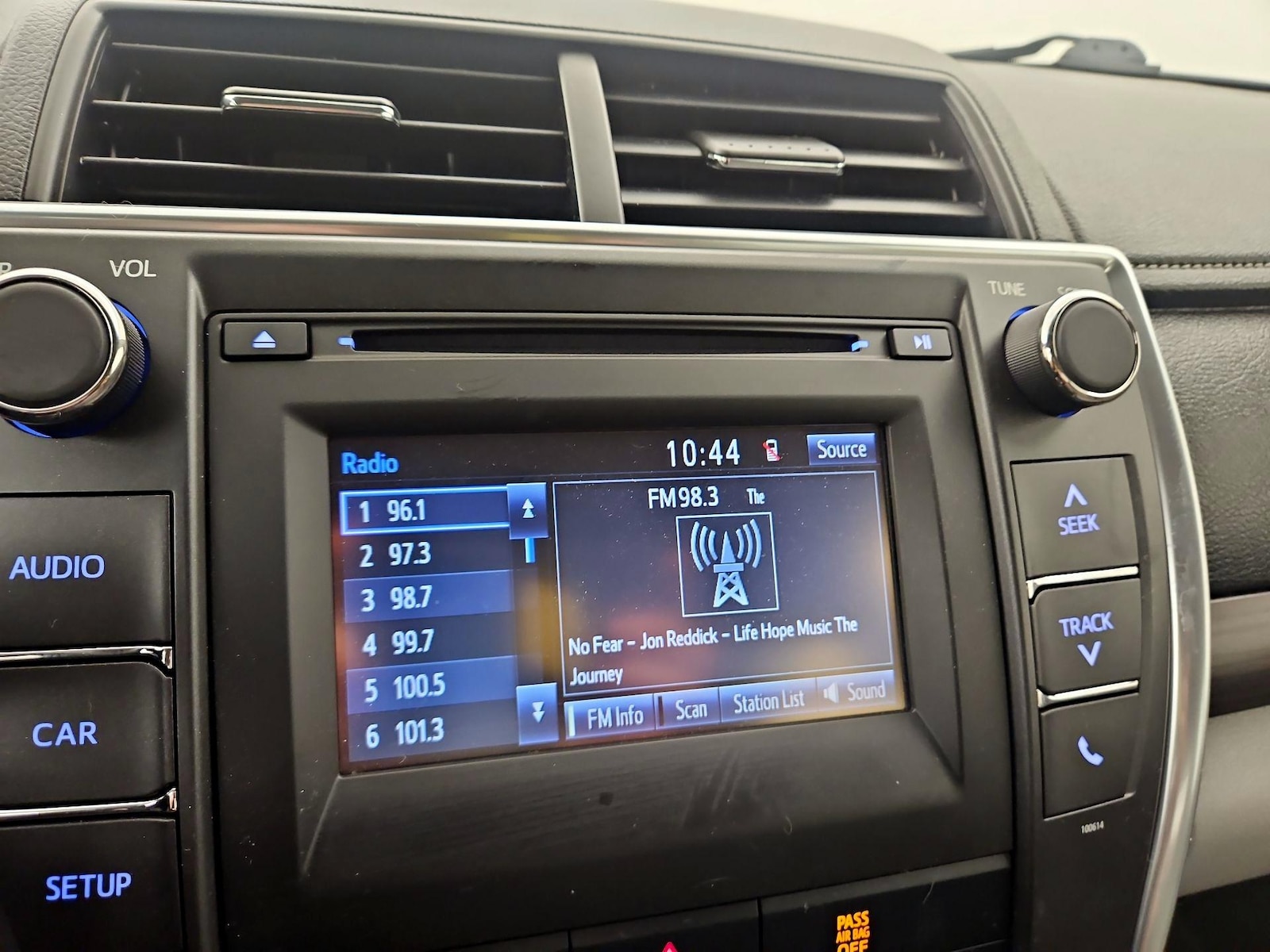 2017 Toyota Camry LE - Photo 16