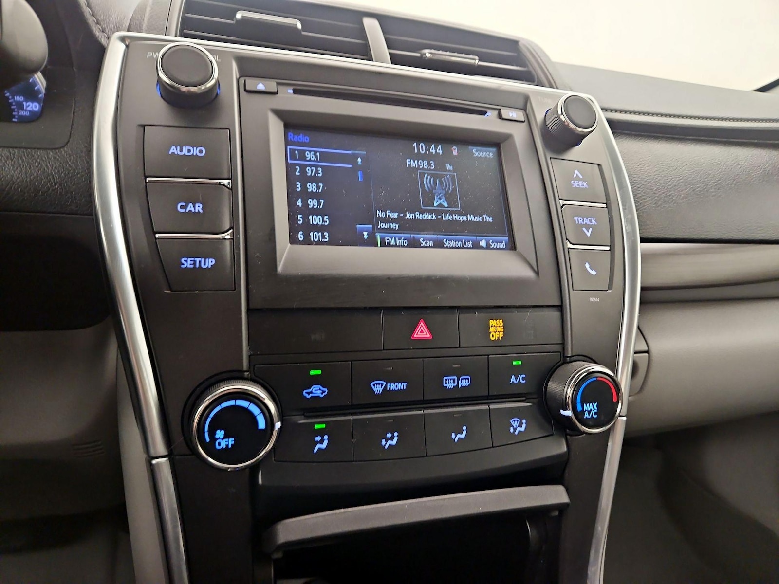 2017 Toyota Camry LE - Photo 17