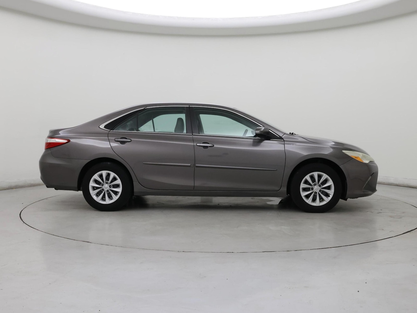 2017 Toyota Camry LE - Photo 8