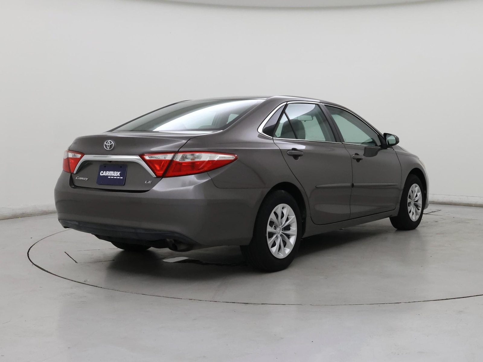 2017 Toyota Camry LE - Photo 9