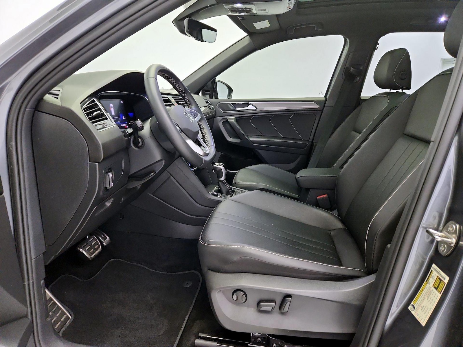 2023 Volkswagen Tiguan SE R-LINE BLACK - Photo 12