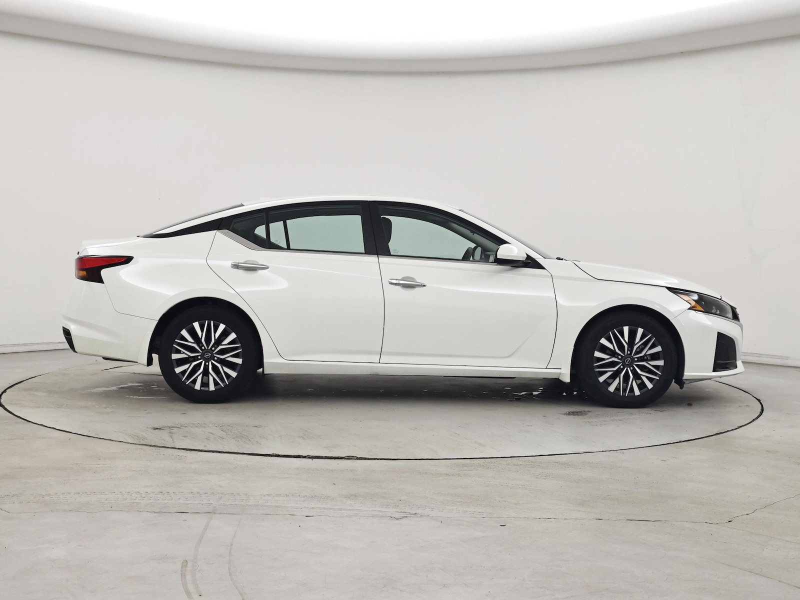 2023 Nissan Altima SV - Photo 8