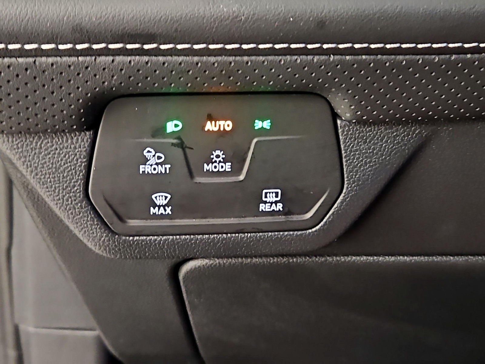 2025 Volkswagen Atlas Cross Sport SE w/Tech - Photo 14