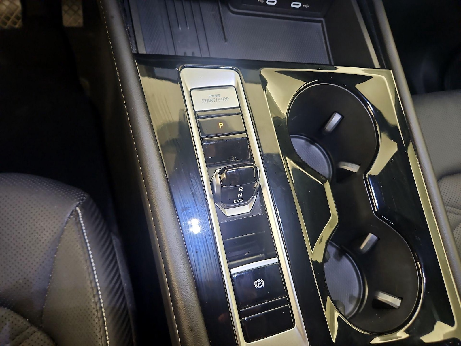 2025 Volkswagen Atlas Cross Sport SE w/Tech - Photo 18