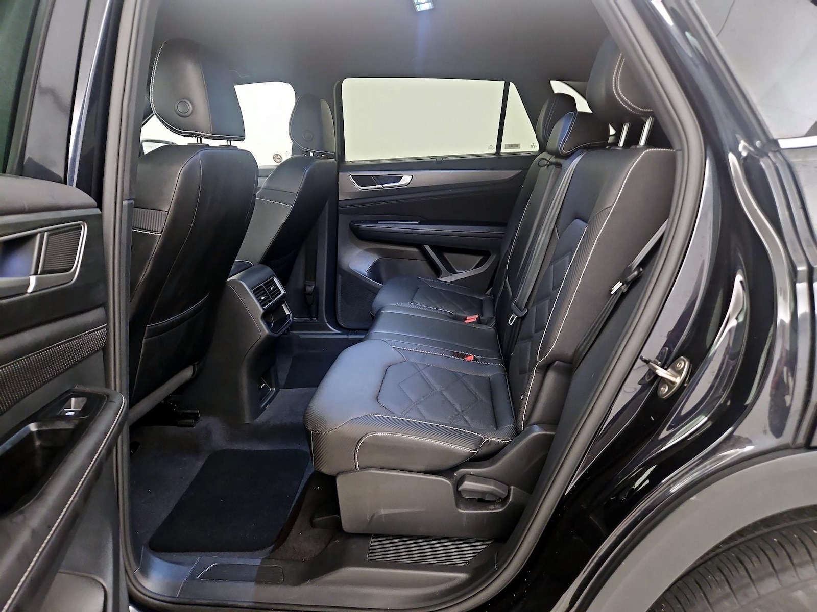 2025 Volkswagen Atlas Cross Sport SE w/Tech - Photo 20