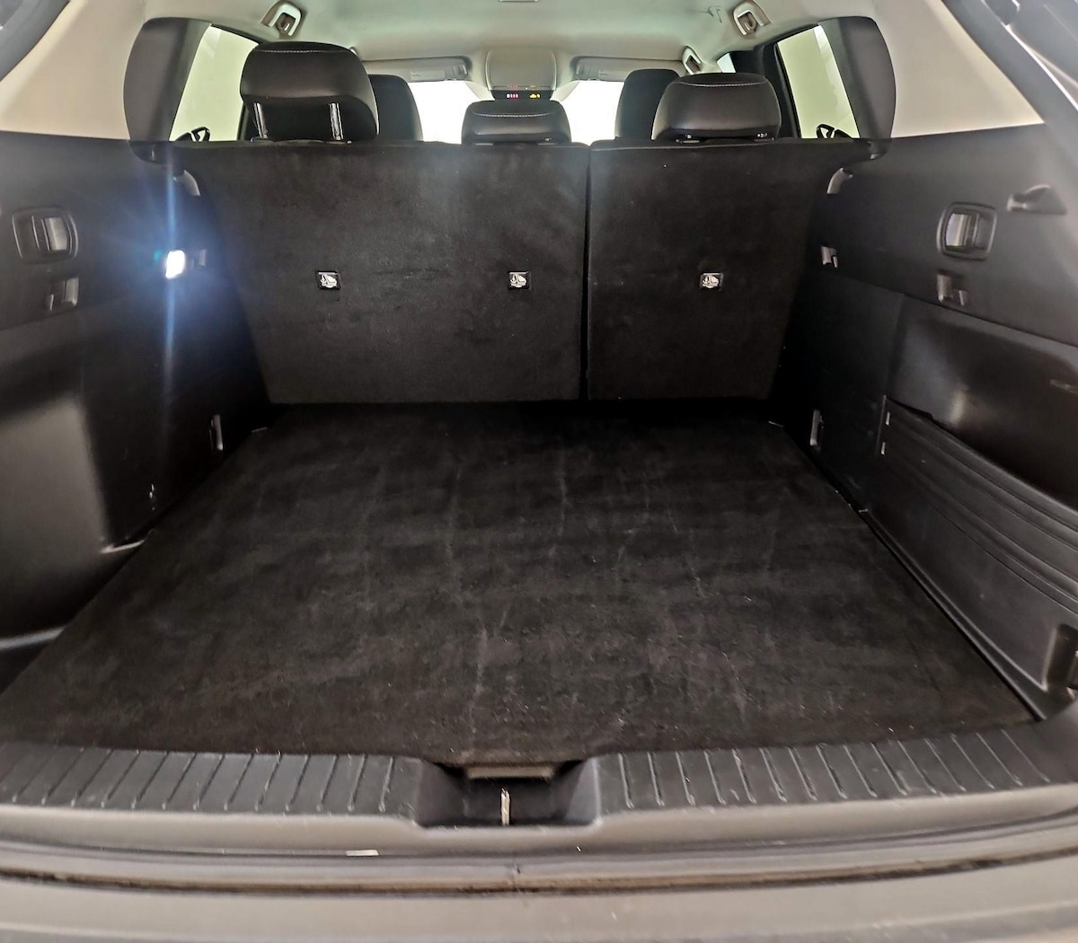 Trunk/Cargo (Seats Up)