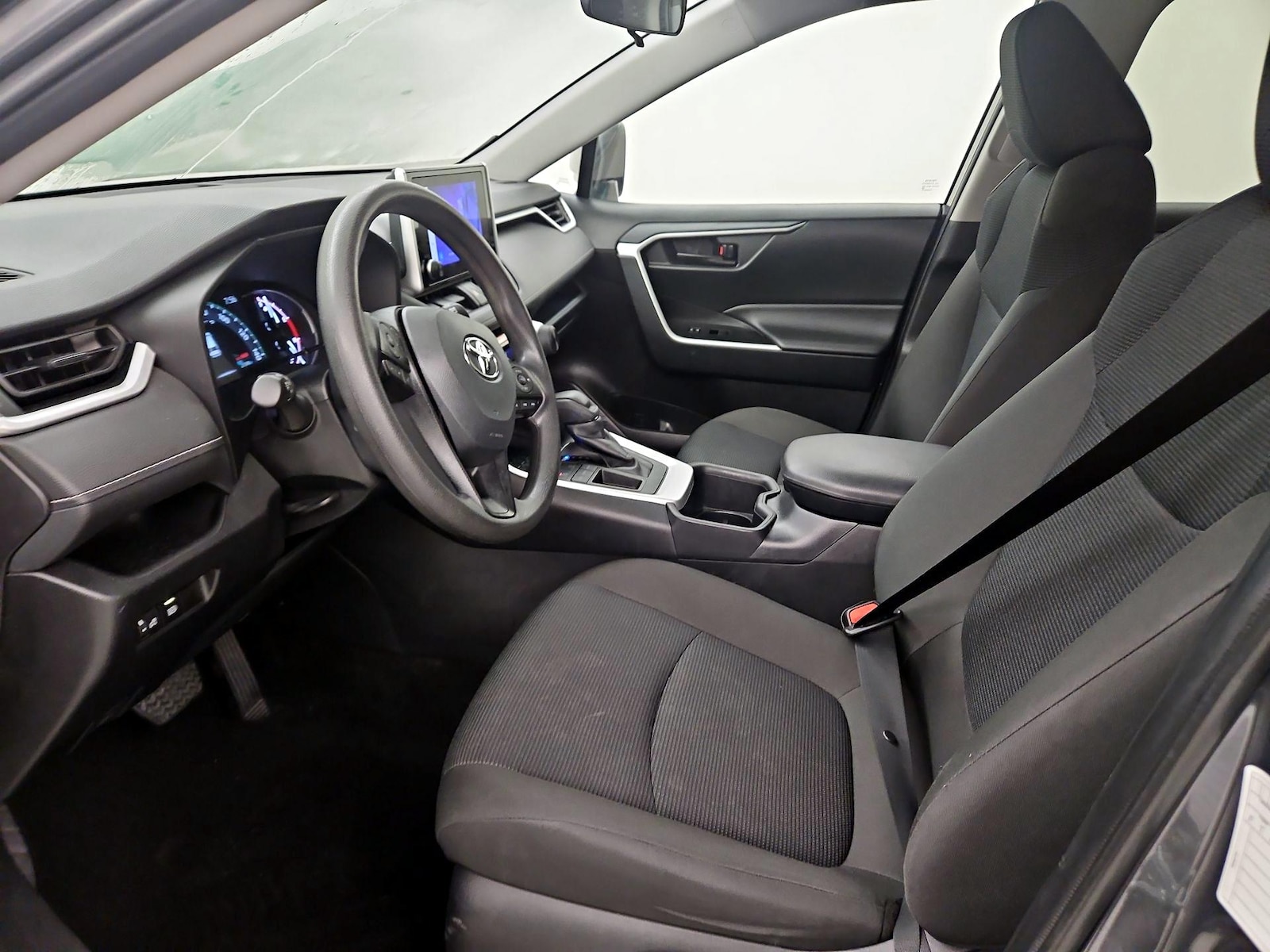 2025 Toyota RAV4 LE - Photo 12