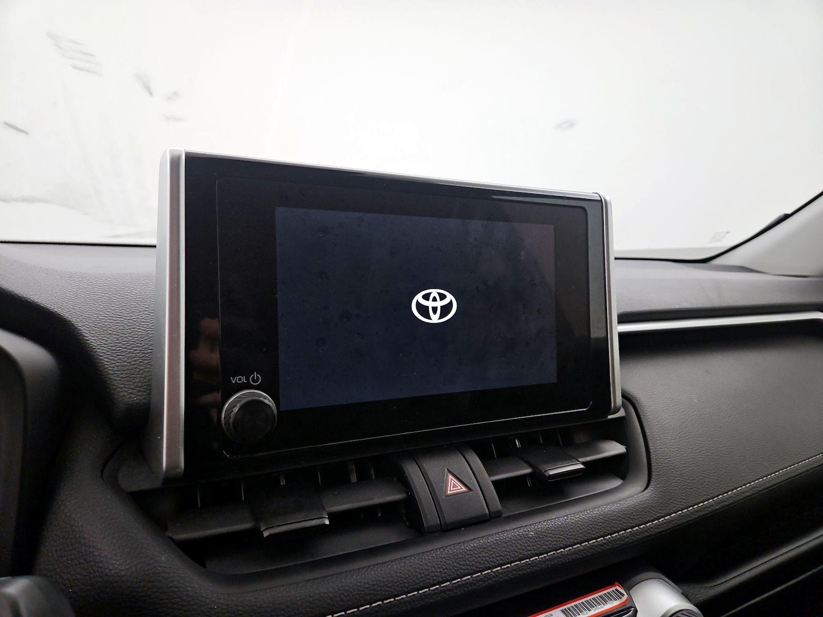 2025 Toyota RAV4 LE - Photo 16