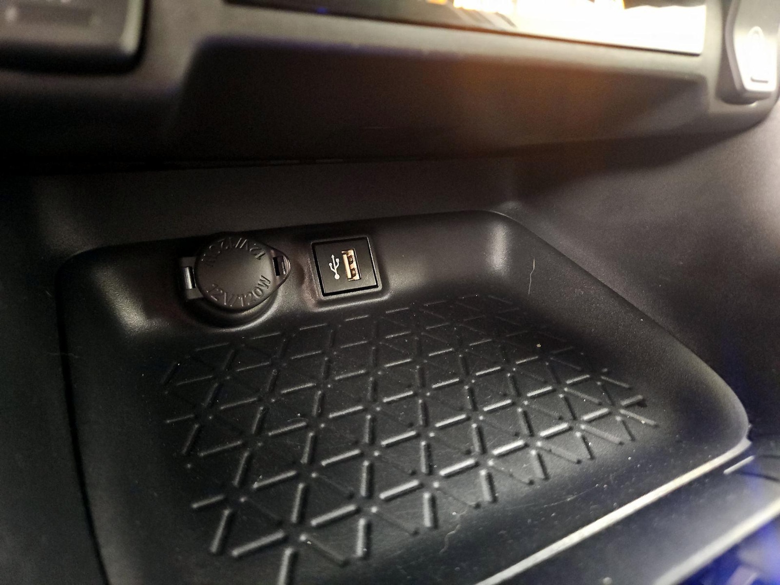 2025 Toyota RAV4 LE - Photo 19