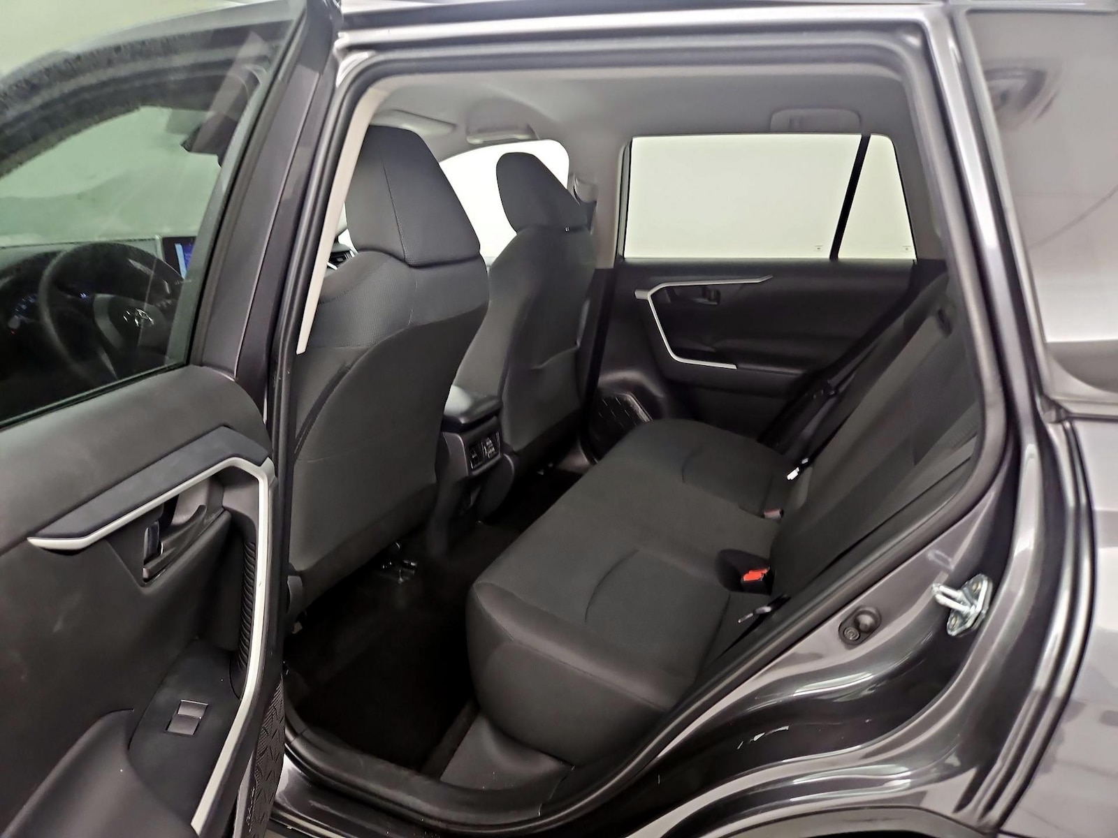 2025 Toyota RAV4 LE - Photo 20
