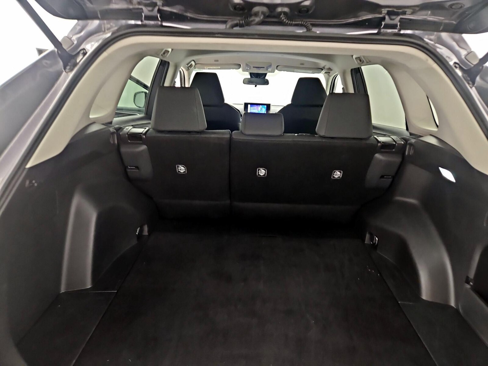 2025 Toyota RAV4 LE - Photo 21