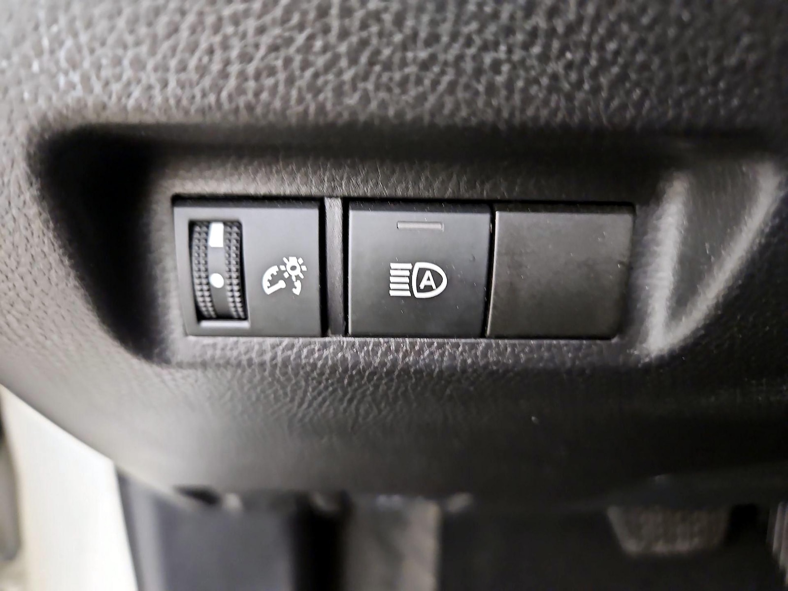2025 Toyota RAV4 LE - Photo 14