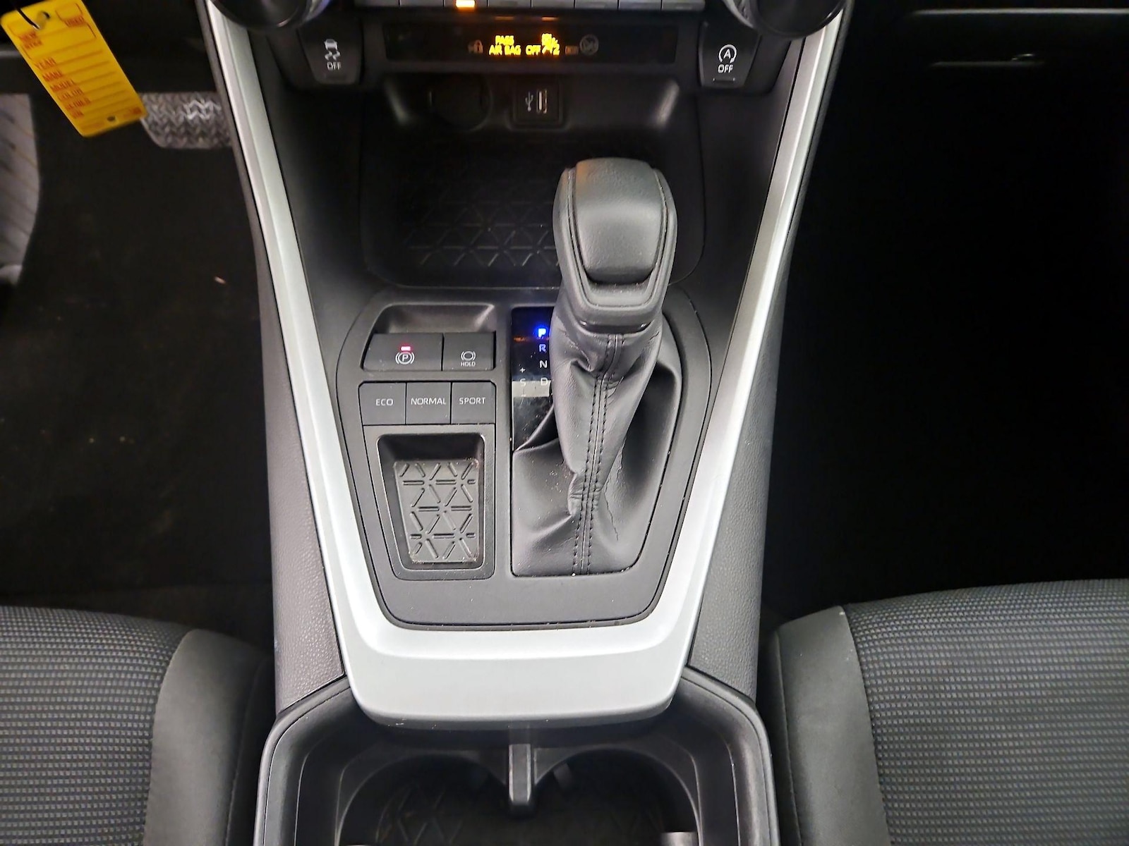 2025 Toyota RAV4 LE - Photo 18