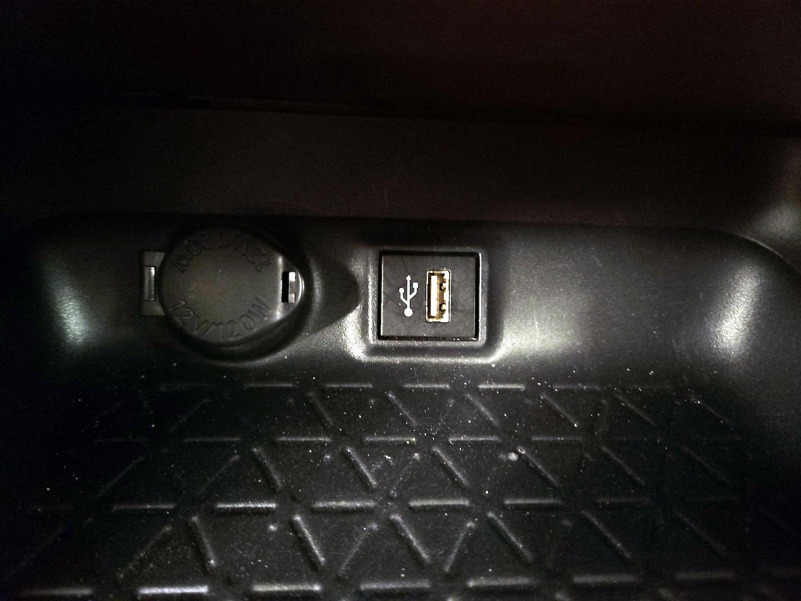 2025 Toyota RAV4 LE - Photo 19