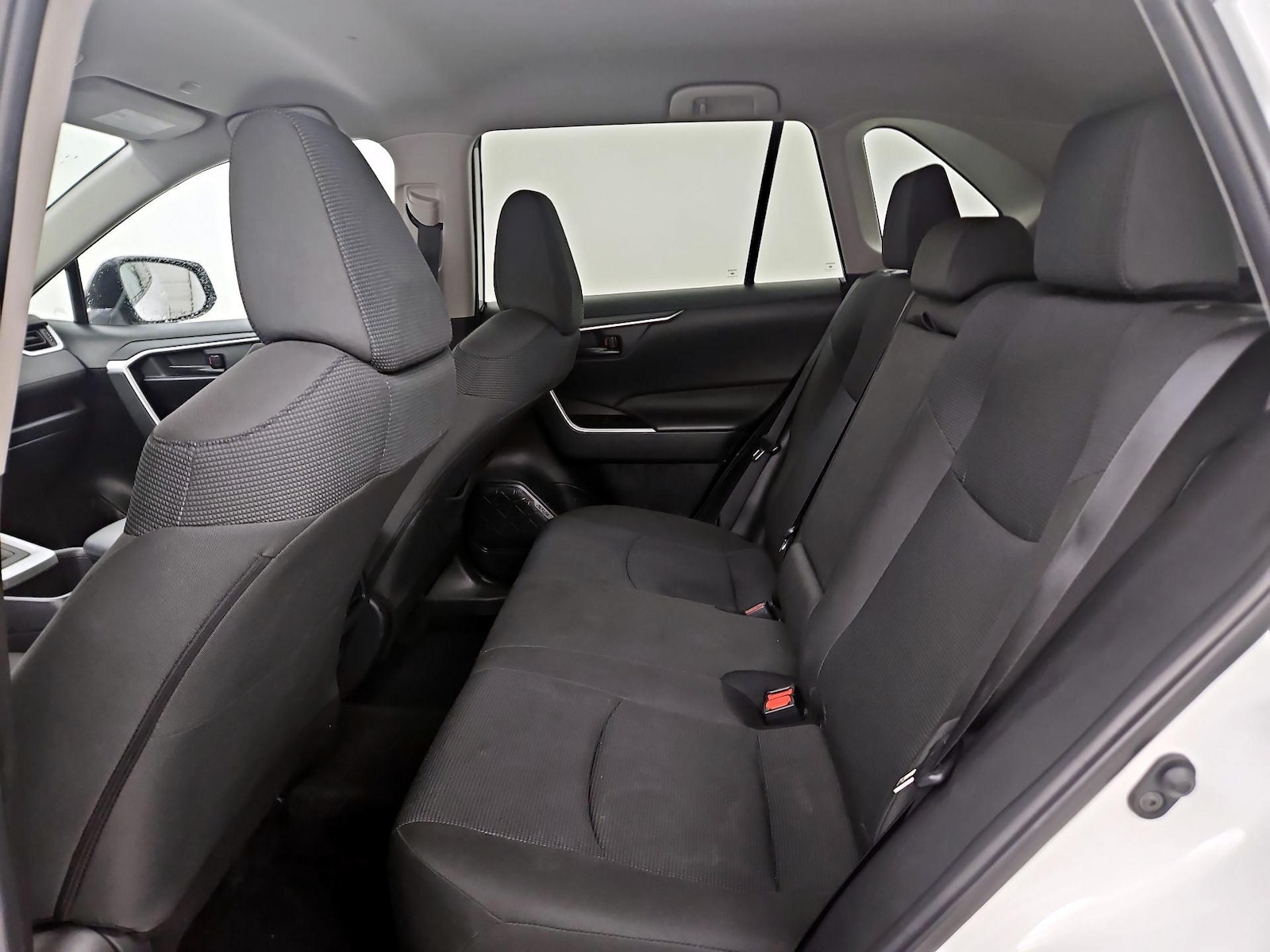 2025 Toyota RAV4 LE - Photo 20