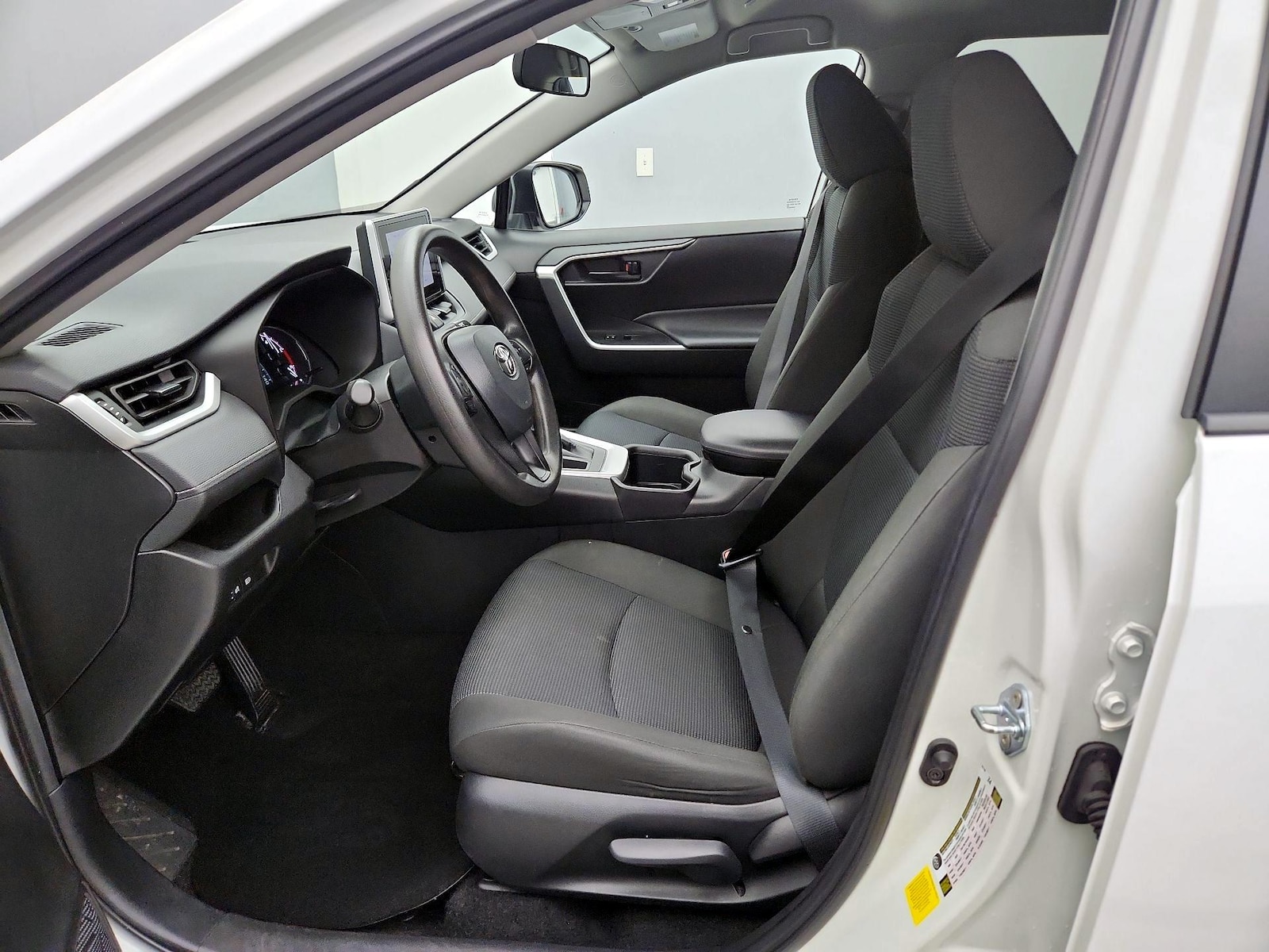 2025 Toyota RAV4 LE - Photo 12