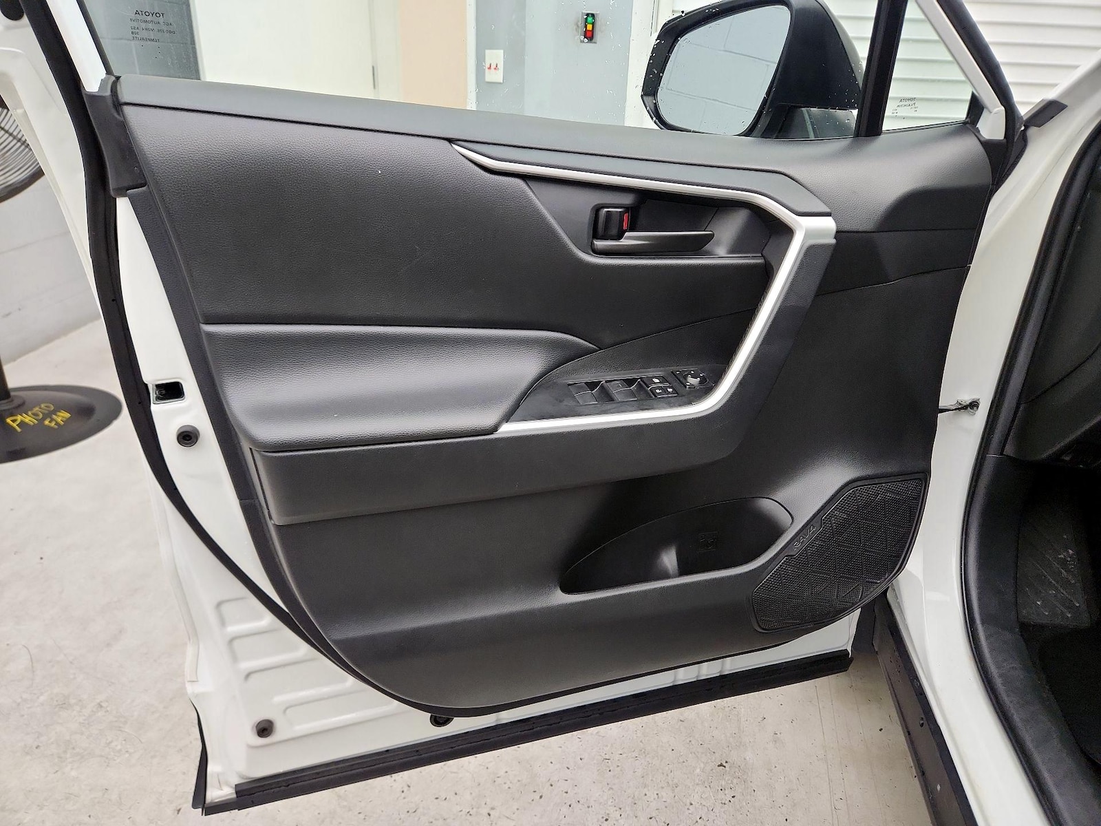 2025 Toyota RAV4 LE - Photo 13