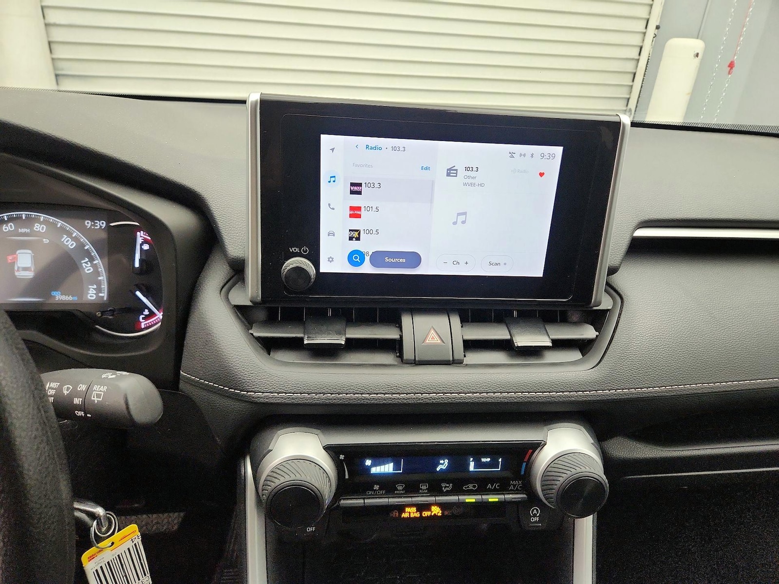 2025 Toyota RAV4 LE - Photo 16