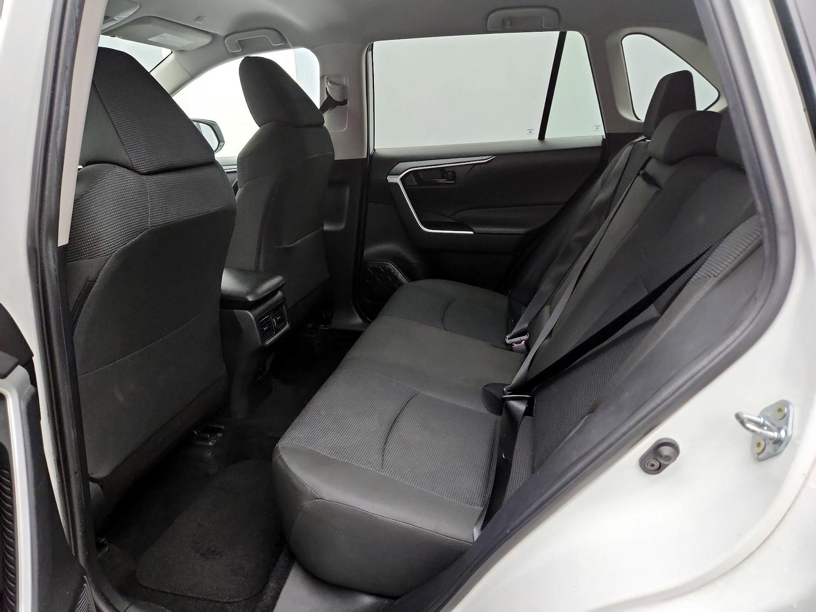 2025 Toyota RAV4 LE - Photo 20