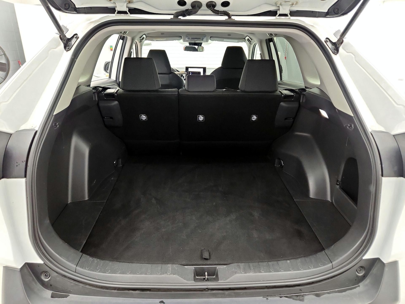 2025 Toyota RAV4 LE - Photo 21