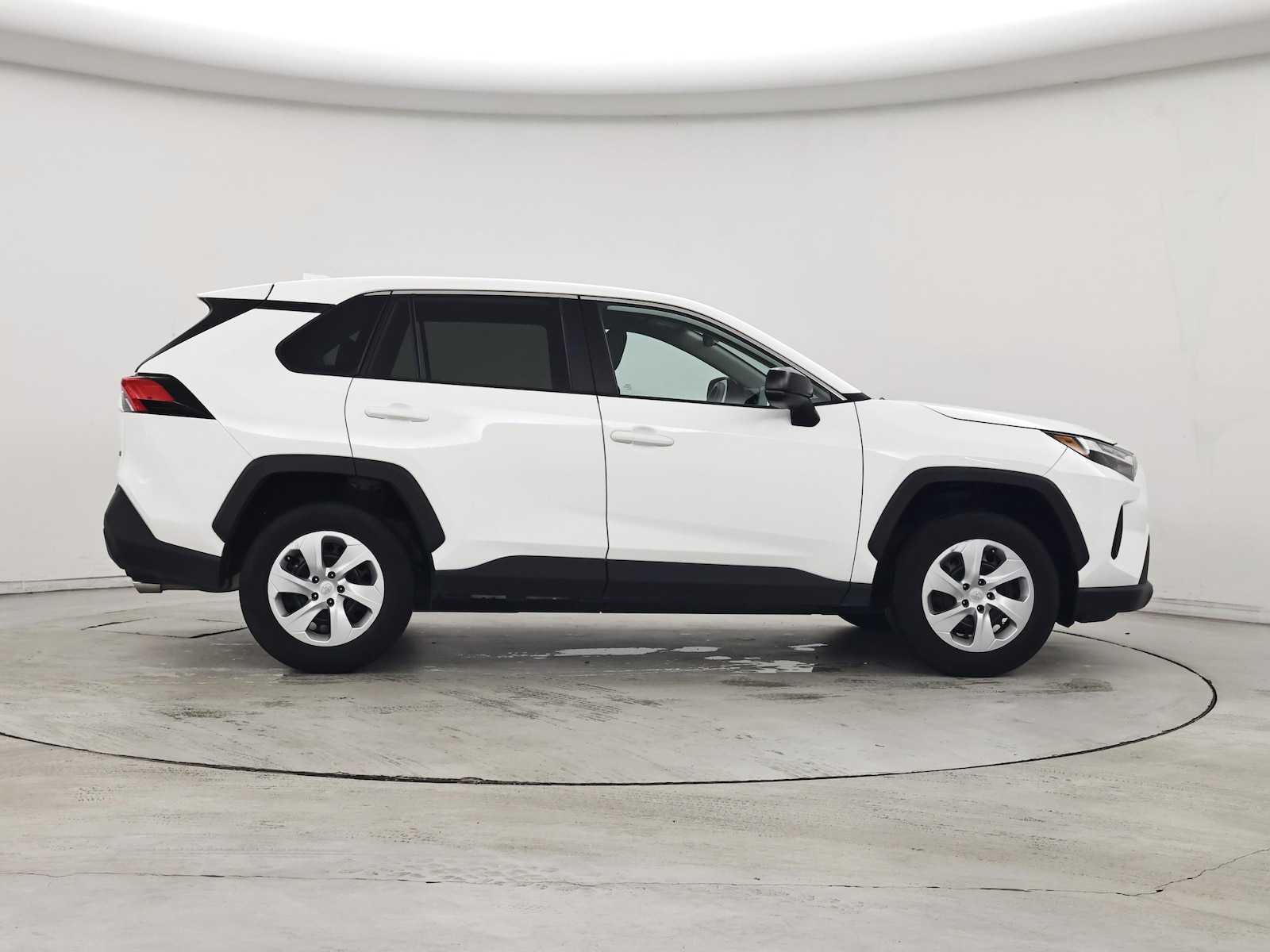 2025 Toyota RAV4 LE - Photo 8