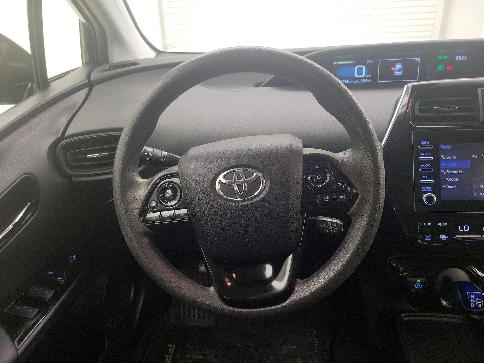 2020 Toyota Prius LE - Photo 11