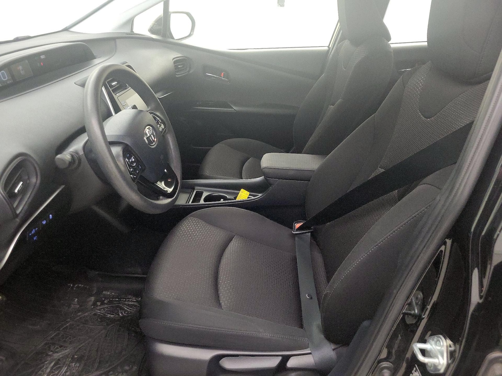 2020 Toyota Prius LE - Photo 12
