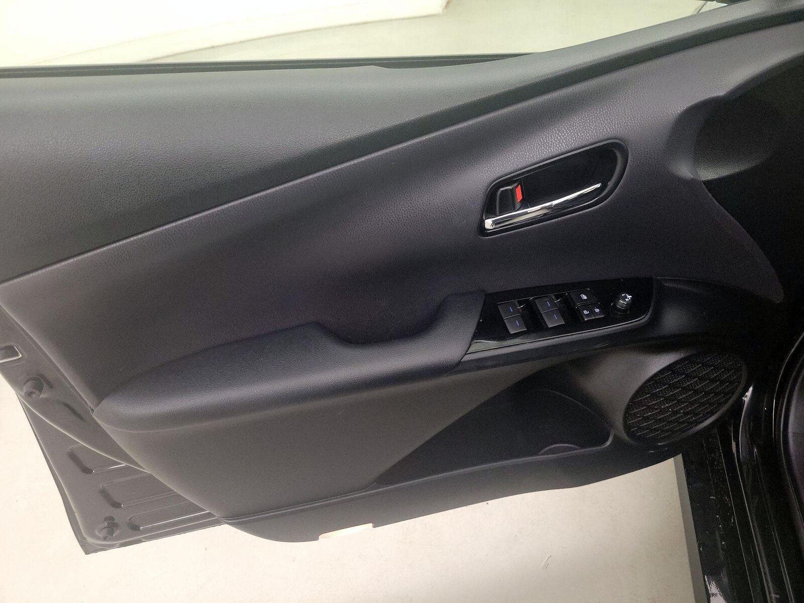 2020 Toyota Prius LE - Photo 13