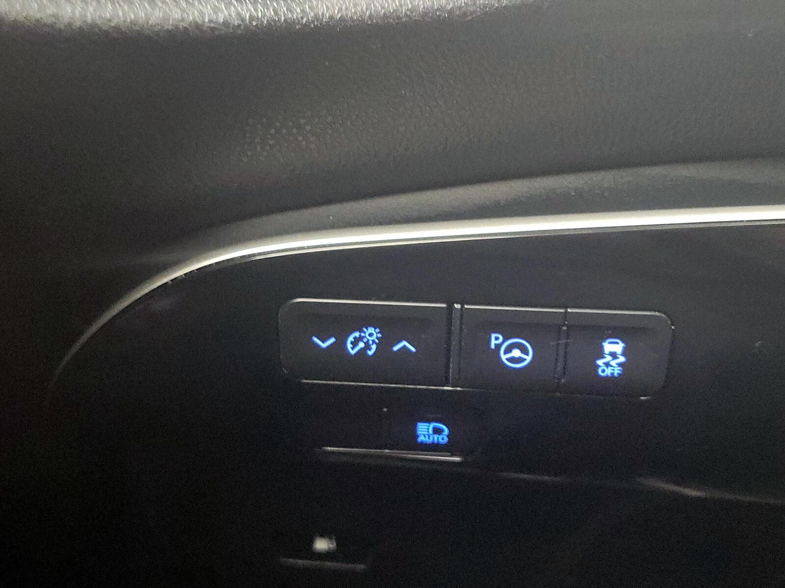 2020 Toyota Prius LE - Photo 14
